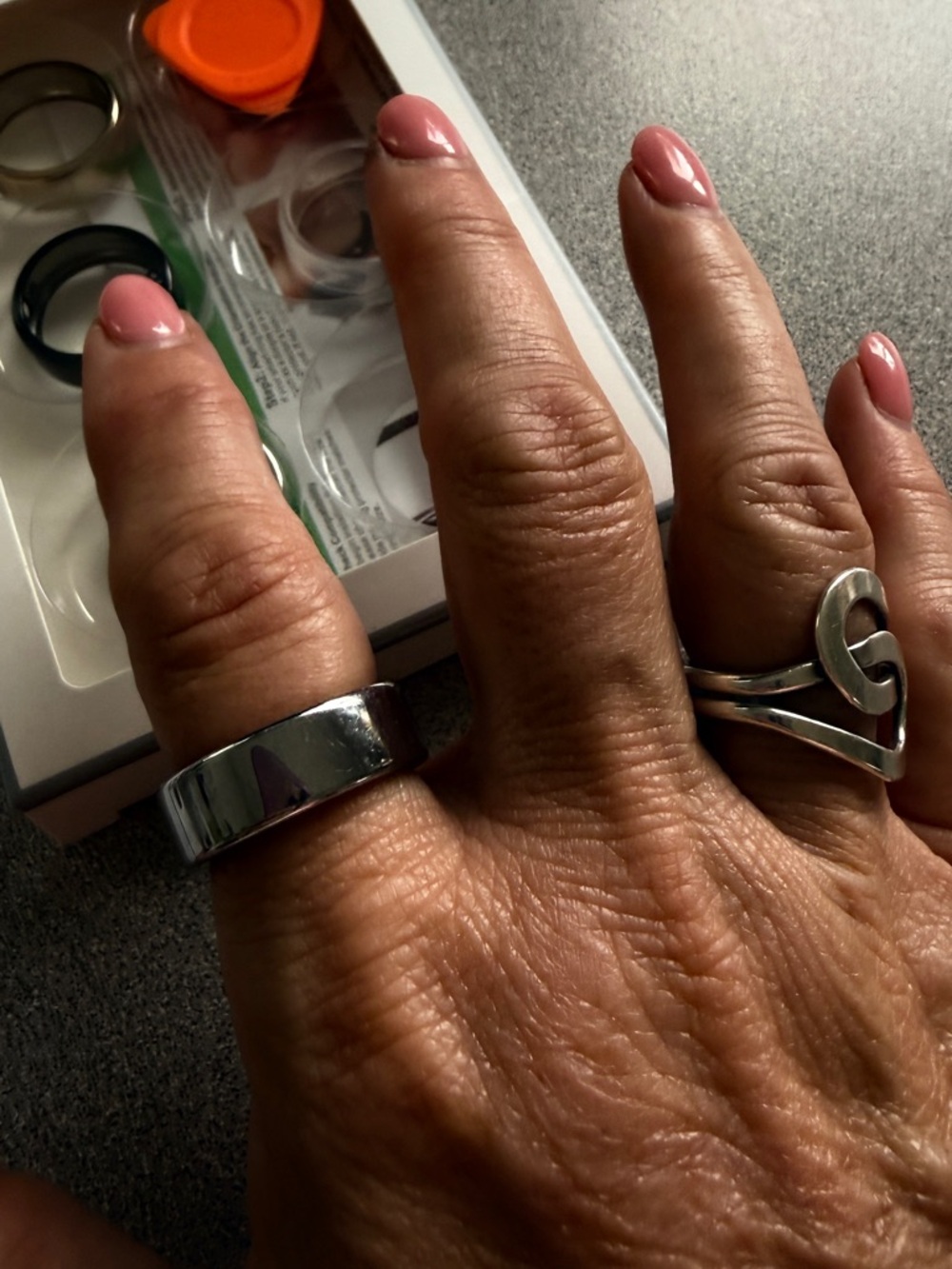 Oura Ring 4 Silver - Oura - Picture 5 of 6